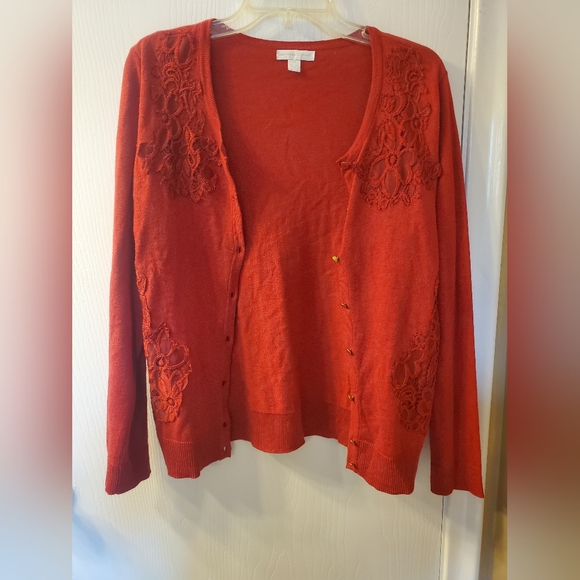 New York & Company red floral button up top - Picture 2 of 9